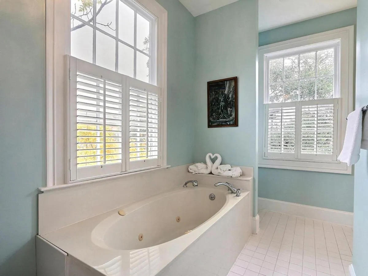 Mint Julep Estate Villa Savannah